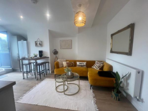 Luxury 2-bed Warwickshire Gem